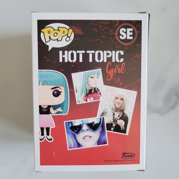 Funko Pop! Hot Topic Girl #SE Hot Topic Exclusive FC7 - Picture 4 of 15